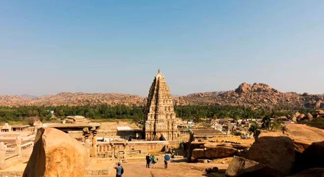 india contrasts hampi